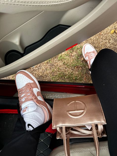 Rose Nike Dunks Outfit, Dunk Low Rose Whisper Outfit Women, Rose Gold Jordans, Rose Gold Dunks Outfit, White Rose Whisper Dunks Outfits, Rose Whisper Dunks Outfit Ideas, Light Pink Dunks Outfit, Rose Dunks Outfit, Gold Dunks Outfit