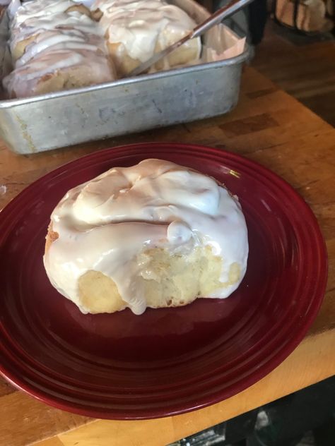 Bread Machine Cinnamon Rolls, Fluffiest Cinnamon Rolls, Whipped Cream Cheese Frosting, Cinnamon Roll Recipe Homemade, Making Donuts, Cinnamon Roll Dough, Bread Maker Recipes, Cooking Bread, Cinnamon Cake