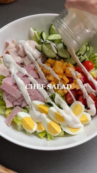 This classic Chef Salad is made with toppings like hard boiled eggs, sliced deli meat, and cubed cheddar cheese tossed in creamy ranch dressing. This salad has been eaten for about a century, and for good reason! It's absolutely delicious and versatile enough to mix and match your favorite toppings. Delicious Easy Salads, Salad With Egg On Top, Lunch Ideas Fast And Easy, Ham And Cheese Salad Recipe, What To Put In Salad Healthy, Healthy Food With Recipe, Foods That Are Healthy, Deli Salads Ideas, Salads With Boiled Eggs