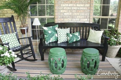 Black And Green Porch Decor, Painted Porch Furniture, Green Porch Decor, Green Patio Decor, Green Patio Furniture, Painting Outdoor Wood Furniture, Painting Metal Outdoor Furniture, Front Porch Seating Ideas, Outdoor Furniture Makeover