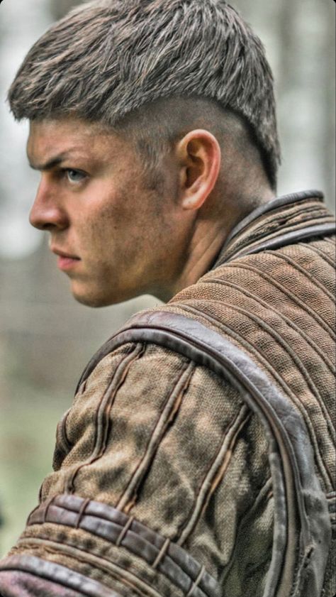 Ivar Vikings, Man Bun Hairstyles, Odin Thor, Ivar The Boneless, Thor Loki, All Anime Characters, Trash Polka Tattoo, Viking Hair, Man Bun