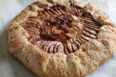 Apple Galette Galette Recipe Desserts, Jacques Pepin Recipes, Deep Dish Apple Pie, Coconut Flan, Jacques Pepin, Apples And Cinnamon, Apple Galette, Sweet Dumplings, Galette Recipe