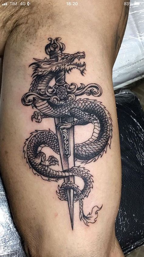 Dragon Tattoo Wrapped Around Arm, Dragon Forearm Tattoo, Dragon Tattoo Forearm, Dragon Tattoo Leg, Shoulder Tattoo Designs, Dragon Thigh Tattoo, Back Tattoo Designs, Tattoos Masculinas, Dragon Tattoo Arm