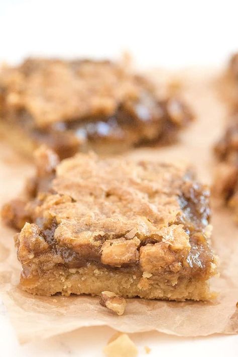 Deserts With Maple Syrup, Maple Syrup Recipes Desserts, Maple Syrup Desserts, Recipes With Maple Syrup, Maple Dessert Recipes, Maple Treats, Maple Bars Recipe, Maple Syrup Cake, Butter Tart Squares