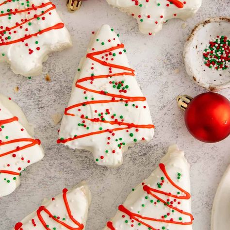 Gluten-Free Little Debbie Christmas Trees Gluten Free Little Debbie Christmas Tree, Copycat Little Debbie Recipes, Gluten Free Little Debbie, Gf Christmas Cookies, Gluten Free Vanilla Cake Recipe, Cake Cream Filling, Gluten Free Christmas Treats, Frozen Christmas Tree, Fluffy Vanilla Cake