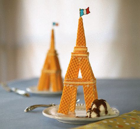 edible eiffel tower Eiffel Tower Craft, Eiffel Tower Party, French Party, Paris Birthday, Edible Crafts, Bastille Day, Wafer Cookies, Paris Party, Ice Cream Cones