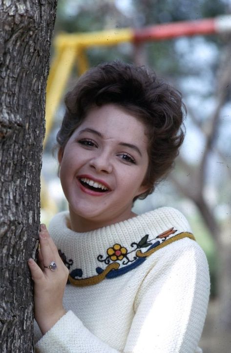 Brenda Lee photographed by Bill Kobrin, 1961. Female Poets, Brenda Lee, American Bandstand, Olden Days, Oldies Music, Personal History, The End Of The World, Country Music Singers, Aretha Franklin