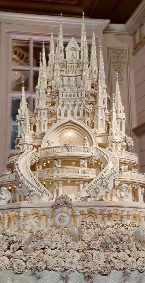 Huge Wedding Cakes, Castle Wedding Cake, Crazy Wedding Cakes, Extravagant Wedding Cakes, Wedding Cakes Elegant, Big Wedding Cakes, Dream Wedding Cake, Extravagant Wedding, Castle Cake