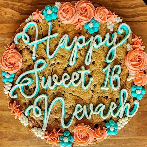 Birthday Giant Cookie, Journal Essentials, Cookie Cake Designs, Happy Birthday Cookie, Pull Apart Cupcake Cake, Decorator Frosting, Cake Writing, Pull Apart Cupcakes, Pizza Cake