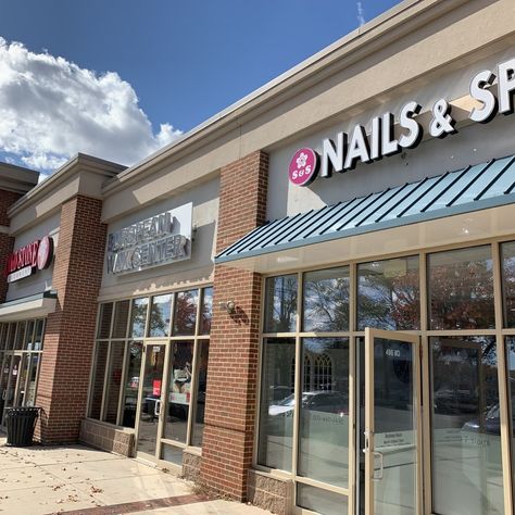 Nails Salon Near Me Jumper Nails, Nail Shops, Nail Parlour, Flame Nails, Nail Room Ideas, S And S Nails, Usa Nails, Nail Store, Nail Place