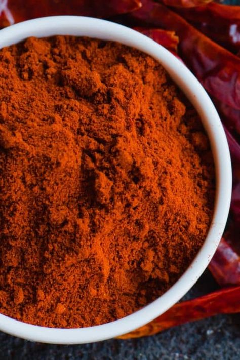 What Exactly Is Ancho Chili Powder? - Food Champs Vegetable Chili, Ancho Chili Powder, Chipotle Chili Powder, Mole Sauce, Ancho Chili, Chipotle Chili, Dried Peppers, Spicy Dishes, Turkey Chili