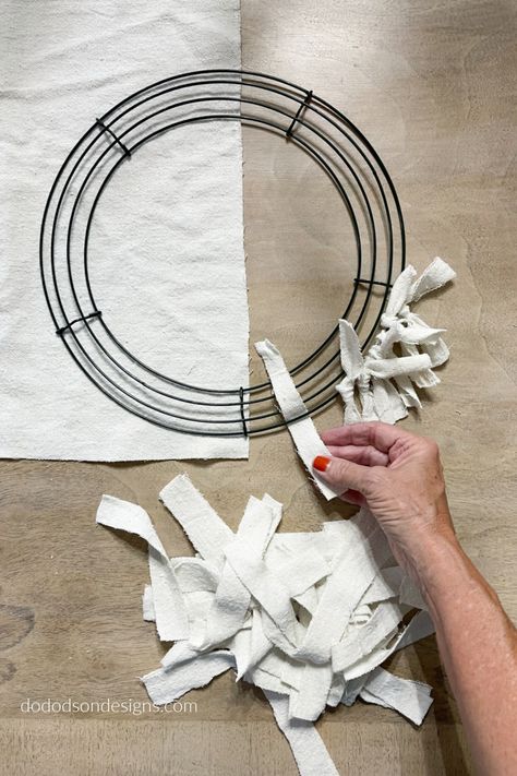 How To Make A Quick And Easy Drop Cloth Wreath - Step By Step Tutorial Drop Cloth Wreath Diy, Rustic Door Wreaths, Diy Wreath Decorating, Drop Cloth Wreath, Drop Cloth Crafts, How To Make A Burlap Wreath, Rag Wreaths How To Make A, Homemade Wreath Ideas, Christmas Reath