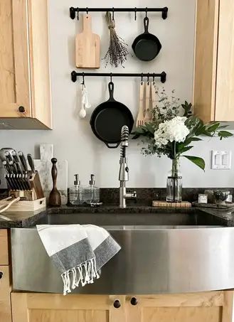 Artwork Above Kitchen Sink, Kitchen Over Sink Decor, Kitchen Sink No Window Ideas, Wall Above Kitchen Sink, Sink Wall Decor, Above Sink Decor, Above Kitchen Sink Ideas, Kitchen Sink No Window, Kitchen Sink With No Window