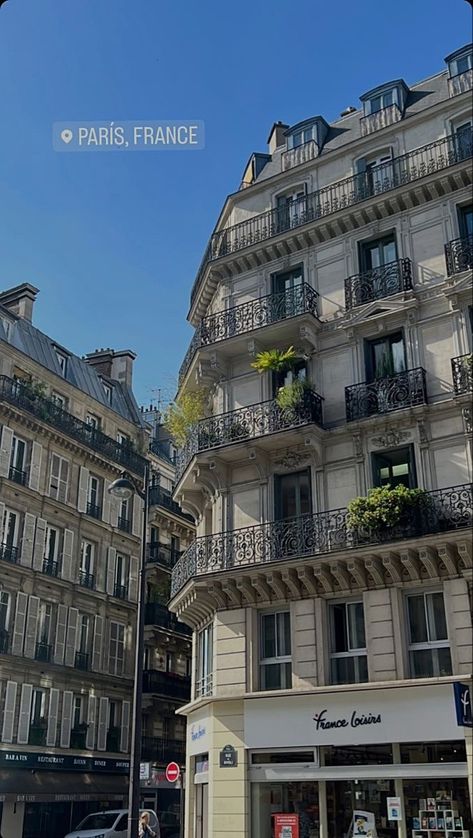 Paris Rooftops, French Lifestyle, Picture Places, Parisian Vibes, Parisian Life, City Background, Moving To Paris, Paris Aesthetic, Travel Wishlist