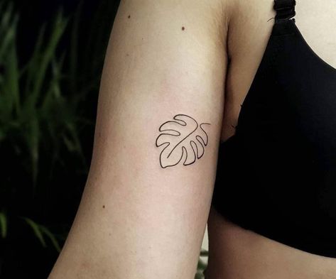 Monstera Tattoo Finger, Monstera Hand Tattoo, Plant Matching Tattoos, Monstera Plant Tattoo Simple, Simple Monstera Tattoo, Plant Patchwork Tattoo, Matching Plant Tattoos, Small Tropical Tattoo, Tropical Leaf Tattoo