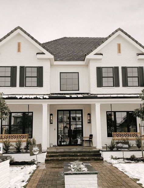 Suburban House Exterior Aesthetic, Winter House Aesthetic Exterior, Large Family Home Exterior, Farmhouse House Design, Winter Home Exterior, Family Home Exterior, Home Exterior Decor, Cozy Home Exterior, Big Architecture