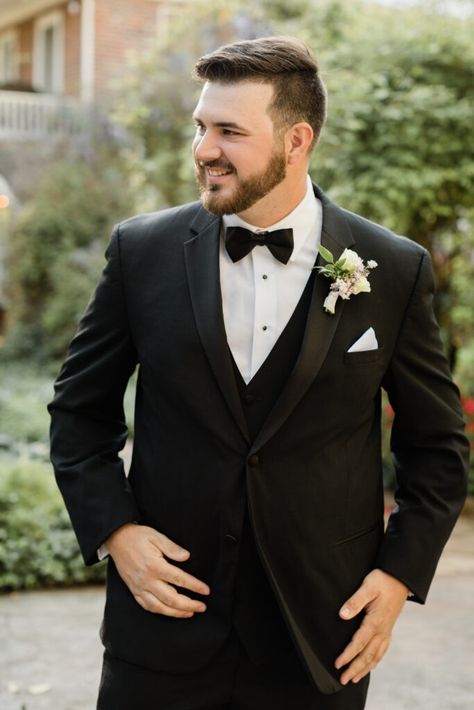 Elevate your wedding style with our comprehensive guide to tuxedo designs! This article explores a variety of tuxedo styles, from classic black to modern colored options, ensuring every groom finds his perfect match. Discover key tips to complement the wedding theme and make a lasting impression on your big day. Click to learn about the latest trends and classic styles you don't want to miss! #GroomStyle #TuxedoTrends Tuxedo Designs, Black Tuxedo Wedding, Tuxedo Styles, Tuxedo Colors, Wedding Tux, Green Tuxedo, Groom Wedding Attire, Wedding Tuxedo, Traditional Wedding Attire