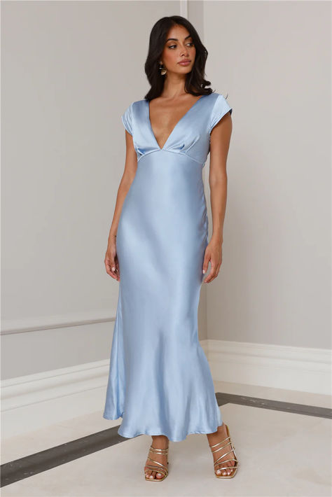 Be seen and admired in this dress, girl! The Because You're Special Satin Maxi Dress features a V-neck and a gorgeous twist-back design. Style with heels to feel chic and confident. #hellomolly Powder Blue Bridesmaids Dresses, Blue Gowns Elegant, Blue Mother Of The Bride Dress, Blue Wedding Party Attire, Blue And White Bridesmaid Dresses, Pastel Blue Bridesmaid Dress, Blue Satin Dresses, Bridesmaids Dresses Satin, Bridesmaid Blue Dresses