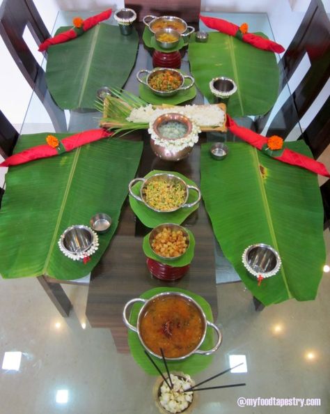 A South Indian Table setting Indian Dining Table, South Indian Thali, Dinner Table Set Up, Dinning Table Set, Dinner Party Table Settings, Indian Table, Japanese Dinner, Asian Dinners, Indian Dinner