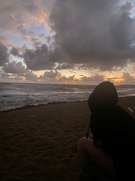 Watching Sunrise Aesthetic, Couple Watching Sunrise, Beach Pics At Night, Vacation Pictures Friends, Night Spotify, Sunrise Watching, Watching Sunrise, Watch Sunrise, Hidden Kingdom