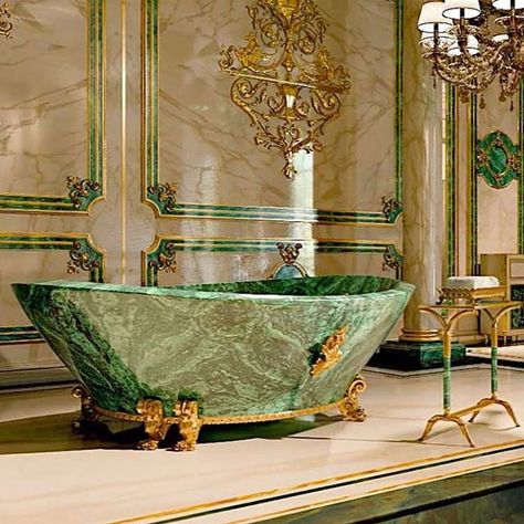 Luxury Bathroom Vanities, Beautiful Bathtubs, Best Kitchen Design, Bathroom Cabinets Designs, Luxury Master Bathrooms, Classical Interior, Luxury Italian Furniture, Bathroom Design Trends, Mansion Interior