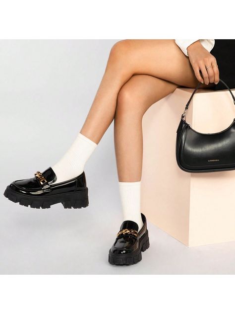 Este mocasín elegante es la elección perfecta para una fashionista! Con su estilo de diseño único, es ideal para combinarlo tanto con ropa casual como formal. Además, su popular diseño de suela gruesa le añade un toque de moda y una sensación de confianza.Zapatos Mocasines Mujer Plataforma Loafer Moda Cadena Weide Negro Elegante,Preppy,De moda    Liso Mocasines   Women Shoes, size features are:Bust: ,Length: ,Sleeve Length: Outfit Elegantes, Old Money Style, Women Formals, Dress Codes, Old Money, Women's Pumps, Fashion Photography, Length Sleeve, Casual Outfits