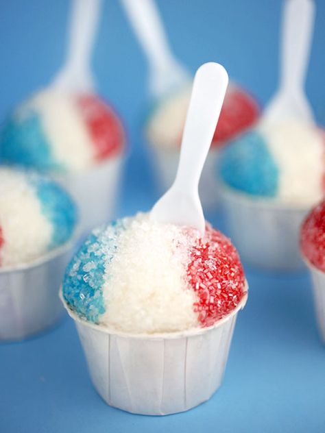 Snowcone Cupcakes, Snow Cone Cupcakes, Red White And Blue Cupcakes, White And Blue Cupcakes, Pinata Cupcakes, Cupcake Cones, Minion Cupcakes, Sno Cones, Blue Cupcakes