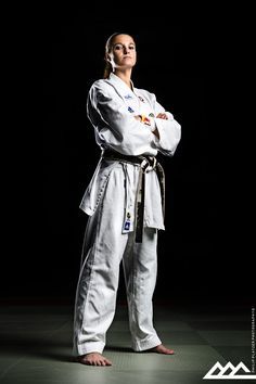 Related image Karate Photoshoot, Karate Photography, Karate Photos, Karate Picture, Martial Arts Photography, Karate Moves, Learn Krav Maga, Sport Portraits, Female Martial Artists