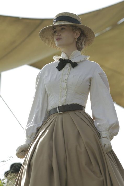 Actress Dominique McElligott, seen here in AMC's Hell on Wheels.  I wish I had a picture of her in Roxana's regency era clothes. Dominique Mcelligott, 40s Mode, Hell On Wheels, Wilde Westen, Look Retro, Retro Pin Up, Retro Mode, Vestidos Vintage, Edwardian Fashion