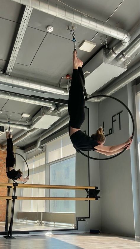 Aerial Hoop Moves, Lyra Aerial, Aerial Gymnastics, Silk Dancing, Aerial Yoga Hammock, Circus Aesthetic, Aerial Hammock, Flexibility Dance, Aerial Fitness