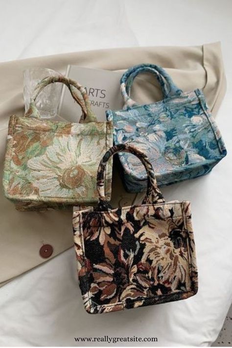 Fashionable School Bags, Trending Bags, Groceries Shopping, Painting Fashion, My Style Bags, Diy Bag Designs, Spring Bags, Daily Bag, Bags And Purses