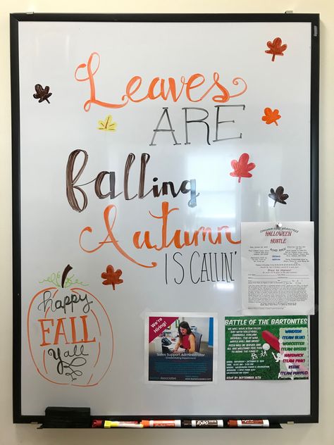 September Whiteboard Ideas, Fall Dry Erase Board Ideas, White Board Fall Drawings, Cute Dry Erase Board Ideas, September White Board Ideas, November White Board Ideas Calendar, Autumn White Board Art, Dry Erase Board Ideas Art Whiteboard, October White Board Ideas