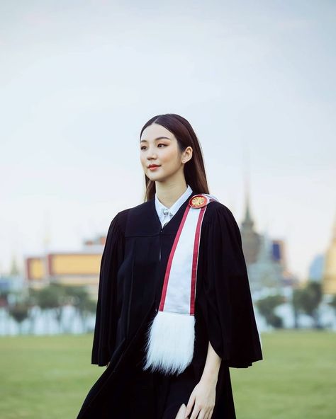 University Graduation, Graduation Photography, Graduation Photoshoot, Graduation Photos, Asian Actors, Every Woman, Nun Dress, Academic Dress, Beauty Hacks