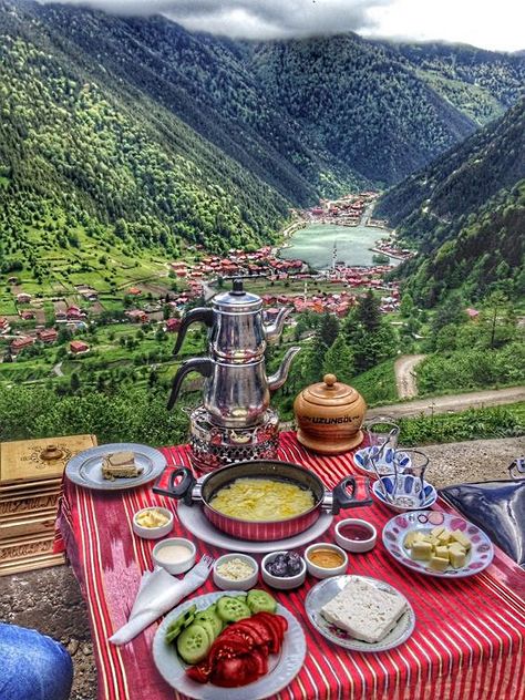 Table With Food, Trabzon Turkey, Breakfast Around The World, Turkey Breakfast, Turkish Breakfast, Turkey Travel, Beautiful Places To Travel, Istanbul Turkey, Travel Aesthetic