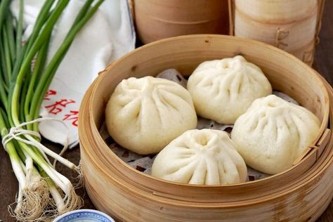 Chinese Steamed Pork Buns (Baozi) | Asian Inspirations Baozi Recipe, Siu Bao, Steamed Pork Buns, Pork Bun, Braised Chicken Breast, Korean Grill, Dim Sum Recipes, Bamboo Steamer, Mapo Tofu