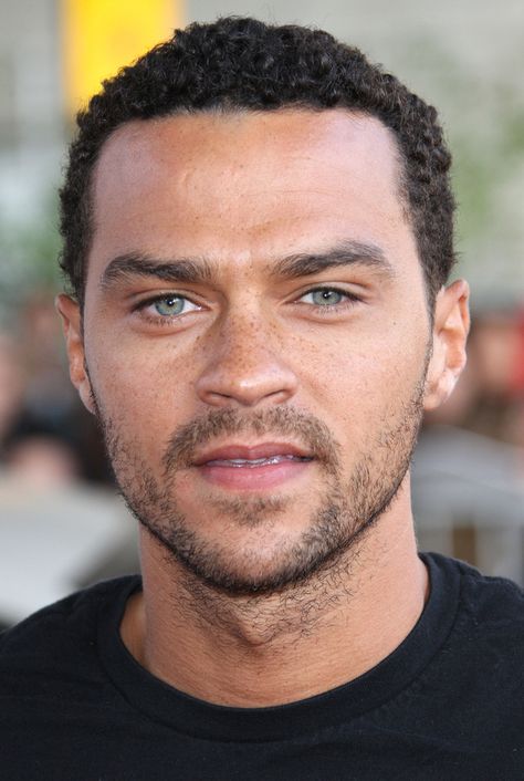 Also, here he is with slightly longer hair. | Why Jesse Williams Is Actually The Most Perfect Man Alive Jessie Williams, Jackson Avery, Jesse Williams, Greys Anatomy Cast, Detroit Become Human, Famous Men, Sony Pictures, Grey's Anatomy