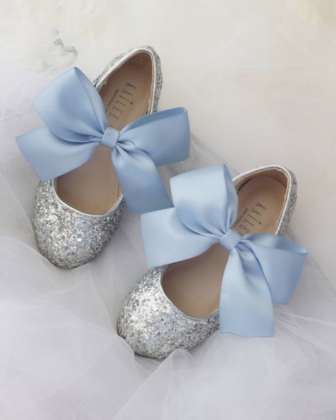 Girls Glitter Shoes, Slate Wedding, Cinderella Theme, Cinderella Birthday Party, Babies Stuff, Halloween Shoes, Flower Girl Shoes, Cinderella Birthday, Cinderella Wedding