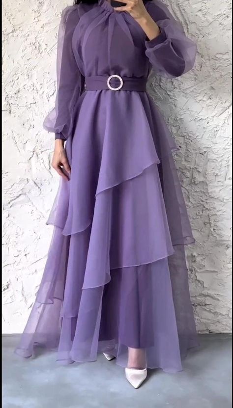 Simple Long Dress, Simple Frock Design, Party Wear Gowns, Long Frock Designs, Simple Frocks, Simple Gowns, Pakistani Fancy Dresses, Fancy Dresses Long, Modest Dresses Casual