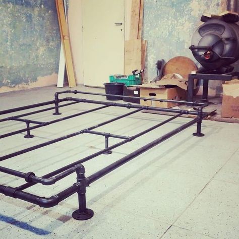 Pipe Bed Frame, Pipe Bed, Industrial Pipe Furniture, Bed Frame Design, Pipe Decor, Diy Pipe, Pipe Furniture, Metal Bed, Iron Furniture