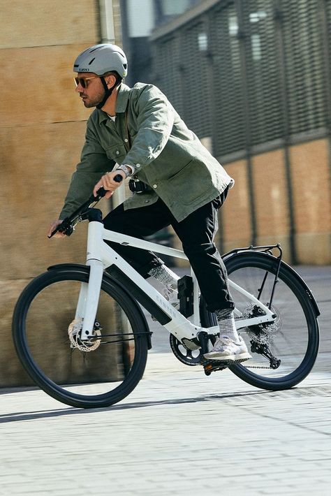 Commuting the concrete jungle should be effortless - pedal stroke by pedal stroke. That’s why we designed the Commuter:ON 8 LTD to be compact and carriable with all the essentials to move fast in the city. With the brand-new RIDE 60 drive this bike lets you roam through the urban jungle. Coming soon! Cycling Outfit Men, City Bike Style, Urban Bike Style, Urban Fitness, Electric Commuter Bike, E Bicycle, Urban Bicycle, Urban Bike, Fitness Photoshoot