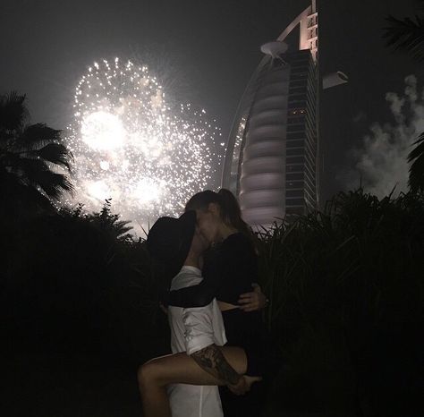 Pinterest: @alithepenguin New Year's Kiss, Josephine Skriver, Real Life Stories, Hopeless Romantic, Look At You, Cute Couples Goals, Couple Pictures, Fourth Of July, Fireworks