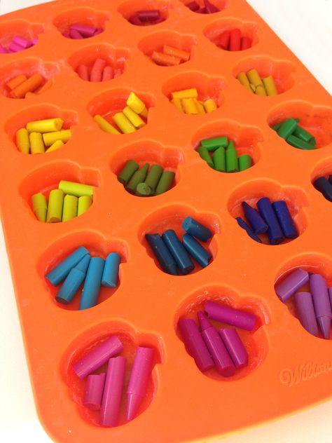 DIY pumpkin crayons for Halloween Lds Homeschool, Toddler Halloween Gifts, Pumpkin Crayon, Homemade Crayons, Preschool Halloween Party, Crayon Molds, Halloween Crayons, Homemaking Skills, Daycare Gifts