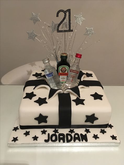 21st Birthday Cake Ideas, 21st Birthday Cake For Guys, 21st Birthday Boy, 21st Birthday Cake Toppers, Tårta Design, Guys 21st Birthday, Cake Designs For Boy, Cake Design For Men, Cake For Boyfriend