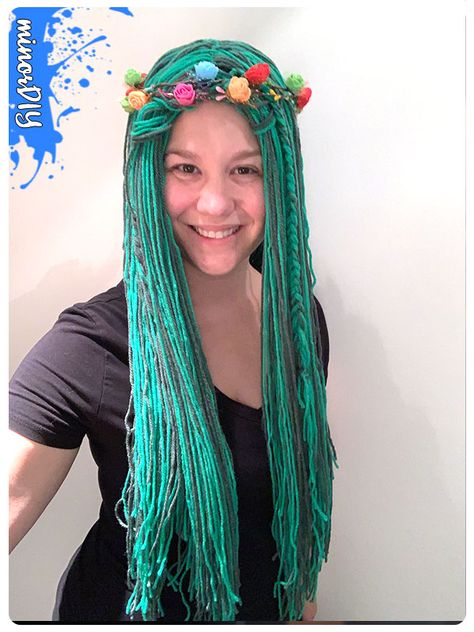 Learn how to make a yarn wig - no sewing required. Easy, cheap and simple! #cosplay #tefiti #moanafamilycostume #howto #yarnwig #tutorial #stepbystep Rapunzel Wig, Mermaid Wig, Yarn Wig, Hair Yarn, Witch Hair, Crochet Wig, Diy Costumes Women, Diy Wig, Diy Costumes Kids