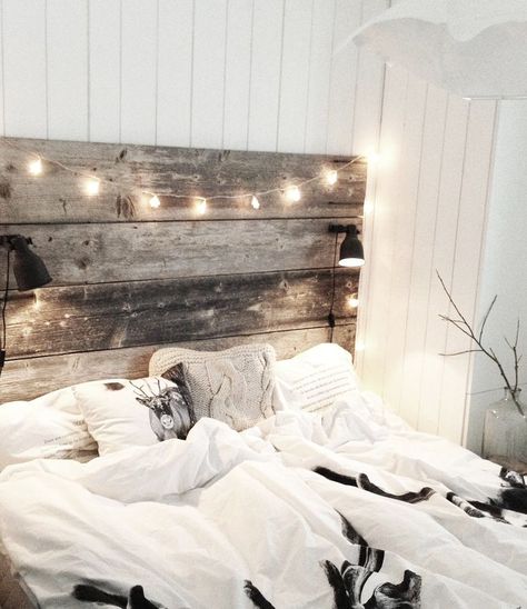 Winter & Cottage Life ©️️photoandstylingbyanettes2 Floor Bedding, Rustic Dorm Room, Bedding Photography, Bedding Minimalist, Frame Lights, Ikea Bedding, Rings Teardrop, Simple Bedding, Dorm Room Headboards