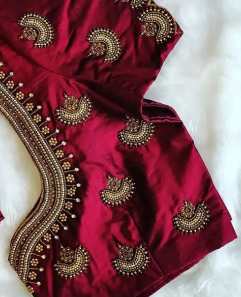 Kerala Saree Aari Work Blouse, Copper Zari Aari Work Blouse Simple, Maroon Blouse Embroidery Designs, Engagement Aari Work Blouse, Aari Work Blouse Wedding Bride, Maroon Blouse Designs Bridal, Aari Work Back Neck Designs, Blaus Design, Gold Blouse Designs