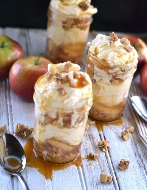 Apple Caramel Cheesecake, Caramel Apple Dessert Recipes, ขวดโหล Mason Jar, Mason Jar Cheesecake, Mason Jar Desserts Recipes, Caramel Cheesecake Recipes, Jar Desserts, Mason Jar Desserts, Cheesecake Parfaits