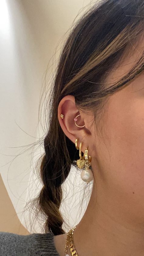 Gold Multiple Earrings, Gold Ear Stacking Ideas, Earring Curation Gold, Stacked Gold Earrings, Mixed Metals Earring Stack, Earscapes Gold, Gold Stacked Earrings, Mixed Metal Earring Stack, Maximalist Earrings