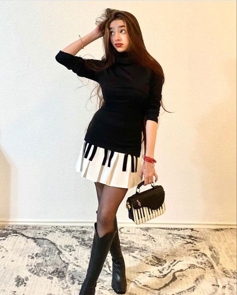 Fran Fine Piano Skirt, Piano Skirt Outfit, Piano Skirt, Fran Fine, Skirt Diy, Diy Skirt, J Fashion, Skirt Outfits, Moschino