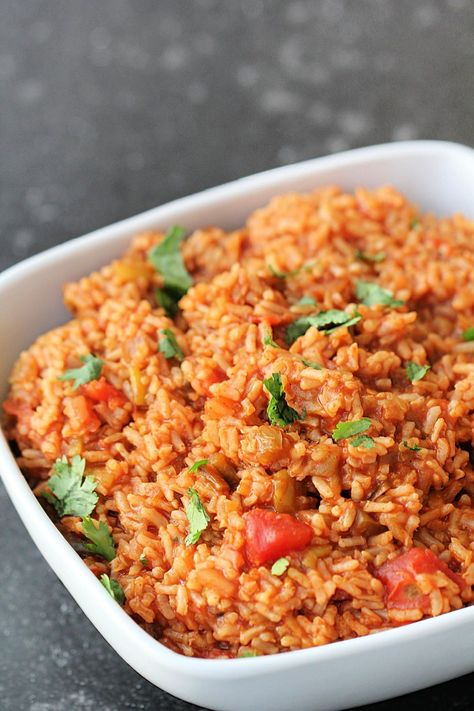 The perfect side dish to any Mexican recipe: Easy Mexican Salsa Rice! It comes together in minutes and can be made in the microwave. Mexican Rice With Salsa, Salsa Rice Recipe, Rice With Salsa, Salsa Rice, Spanish Rice Easy, Mexican Rice Easy, Spanish Rice Recipe, Mexican Salsa, Minute Rice